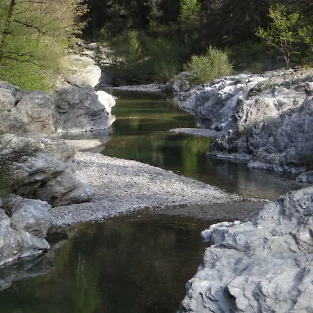 Resort Village De Gites Le Martinet En Bord De Riviere : Le Gardon De Sainte Croix